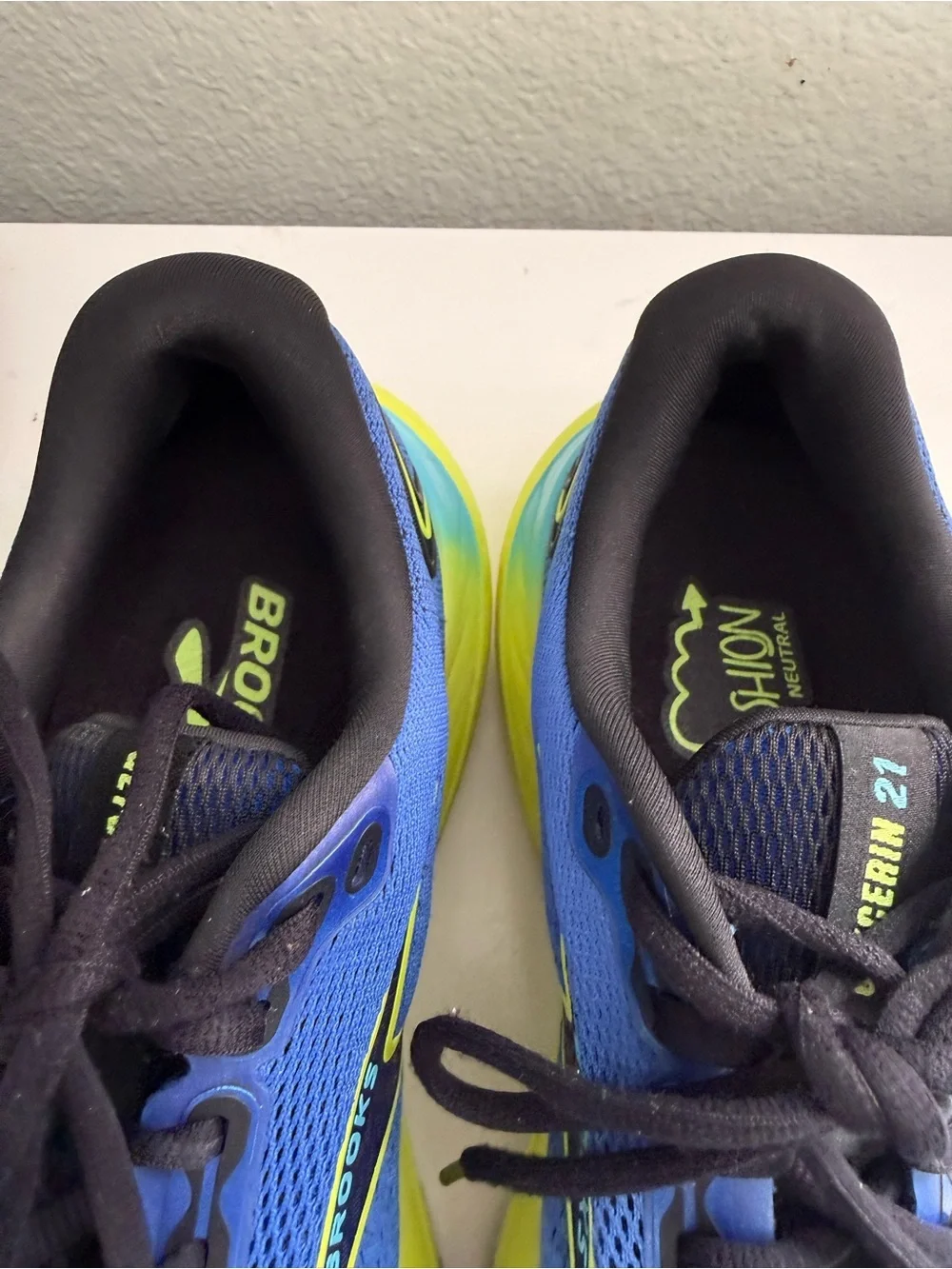 Brooks Glycerin 21  Men size 10 Blue and Neon Yellow Running Shoes
